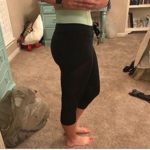 Cropped Lululemon Leggings with mesh panel